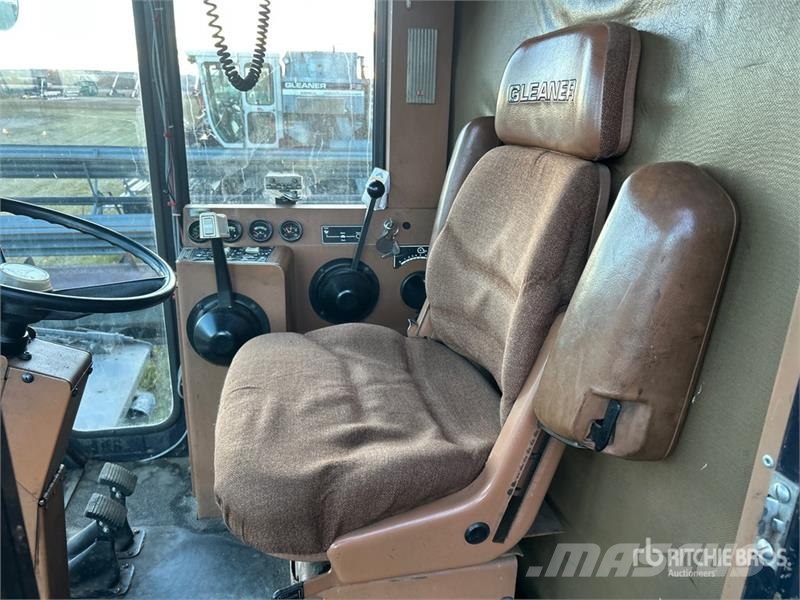 Gleaner R7 Combine Harvester Mietitrebbiatrici