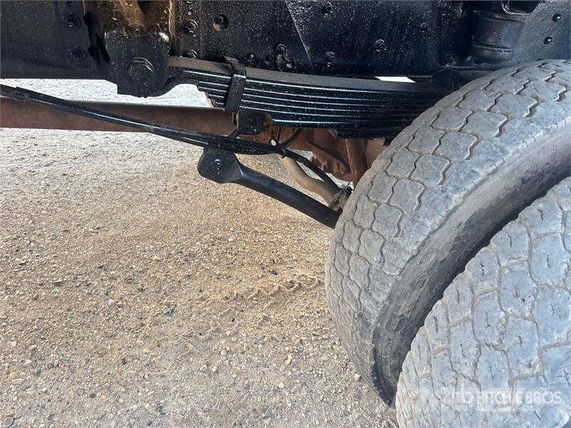 GMC 045-3 2500 kg Knuckle Boom on GMC C5500 4x4 Boom T Crane trucks