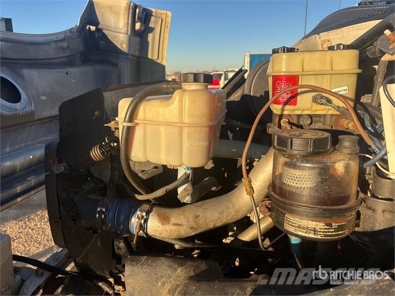 GMC 045-3 2500 kg Knuckle Boom on GMC C5500 4x4 Boom T Crane trucks