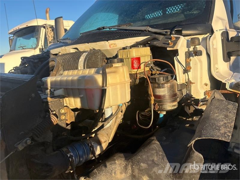 GMC 045-3 2500 kg Knuckle Boom on GMC C5500 4x4 Boom T Crane trucks