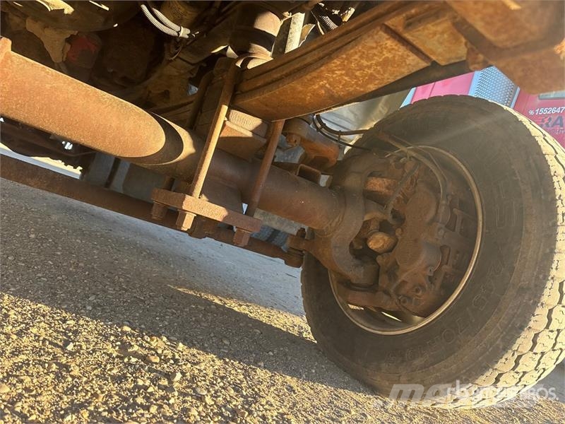 GMC 045-3 2500 kg Knuckle Boom on GMC C5500 4x4 Boom T Crane trucks