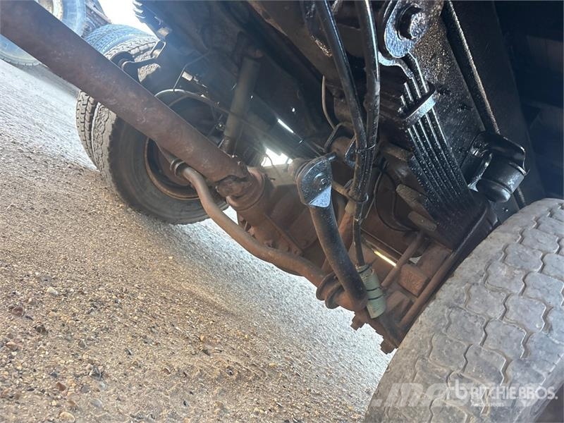 GMC 045-3 2500 kg Knuckle Boom on GMC C5500 4x4 Boom T Crane trucks