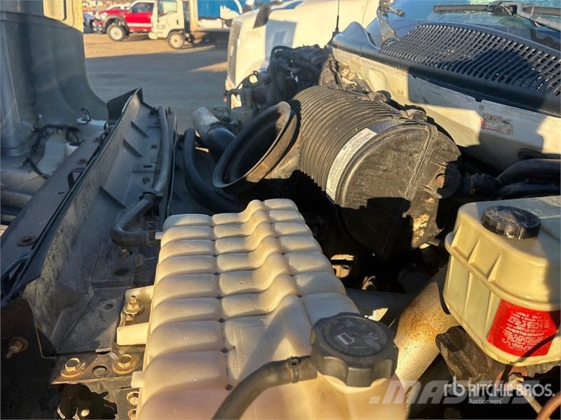 GMC 045-3 2500 kg Knuckle Boom on GMC C5500 4x4 Boom T Crane trucks