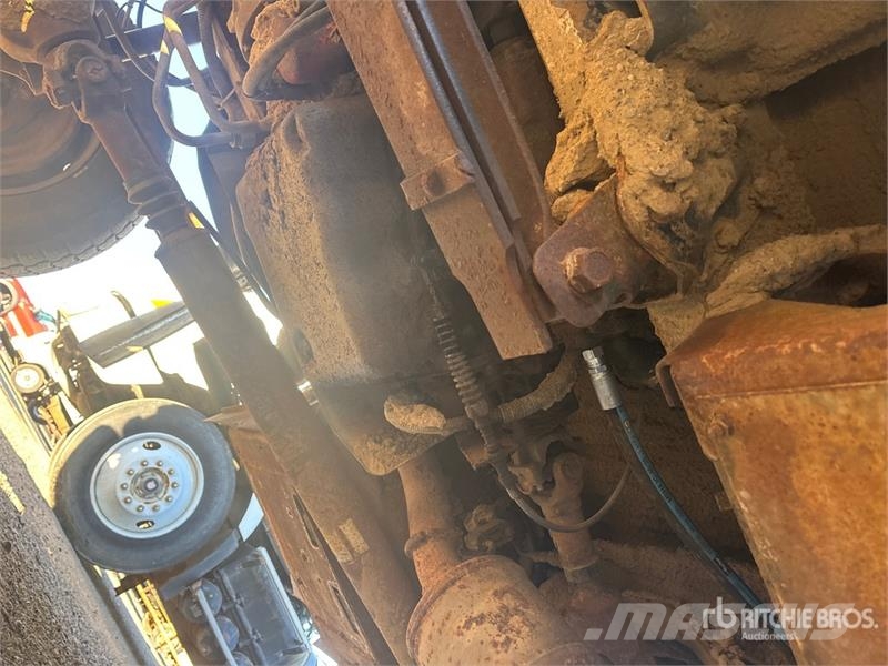 GMC 045-3 2500 kg Knuckle Boom on GMC C5500 4x4 Boom T Crane trucks