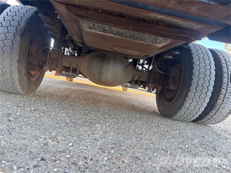 GMC 045-3 2500 kg Knuckle Boom on GMC C5500 4x4 Boom T Crane trucks