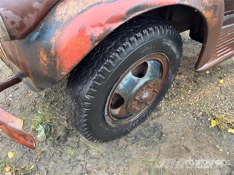 GMC 1533 Antique Pickup Ostalo