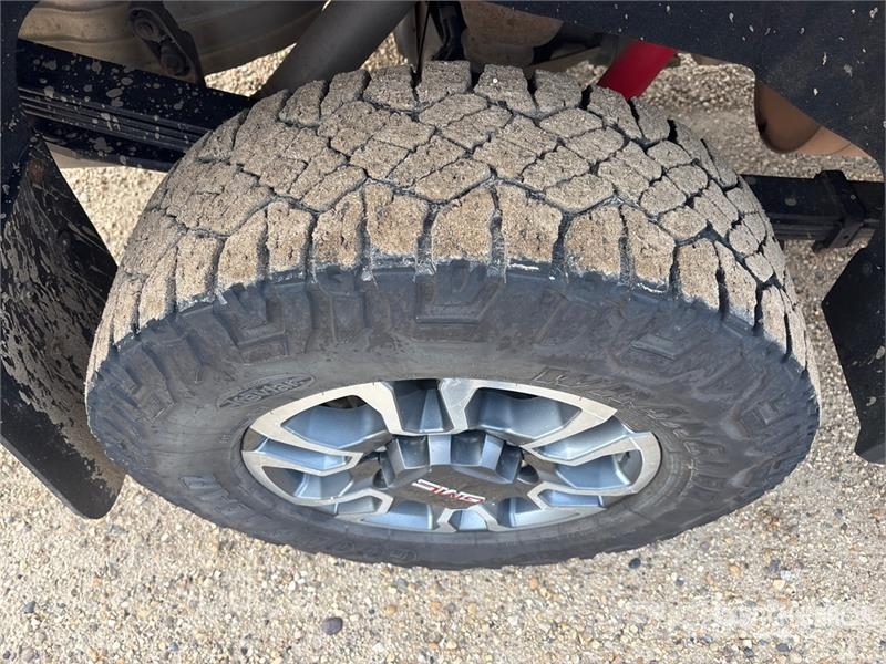 GMC 2500 SLE 4x4 Crew Cab Pickup Muu