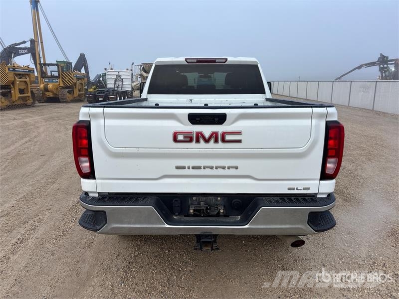 GMC 2500 SLE 4x4 Crew Cab Pickup Muu