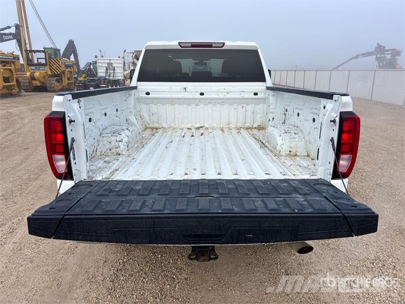 GMC 2500 SLE 4x4 Crew Cab Pickup Muu