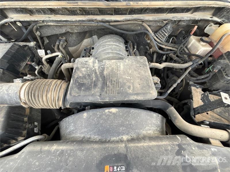 GMC 2500 SLE 4x4 Crew Cab Pickup Muu