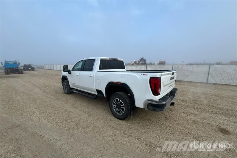 GMC 2500 SLE 4x4 Crew Cab Pickup Muu