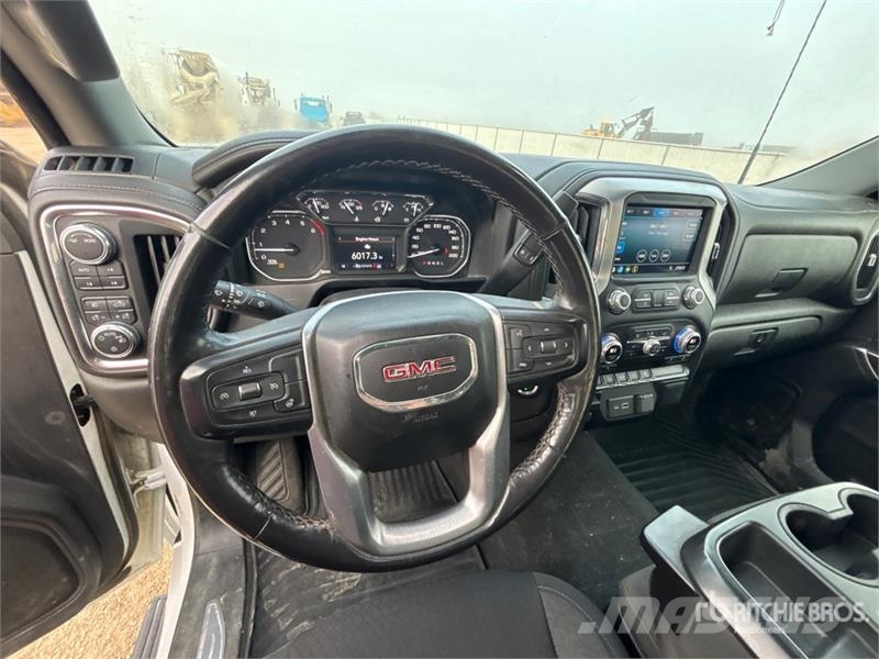 GMC 2500 SLE 4x4 Crew Cab Pickup Muu