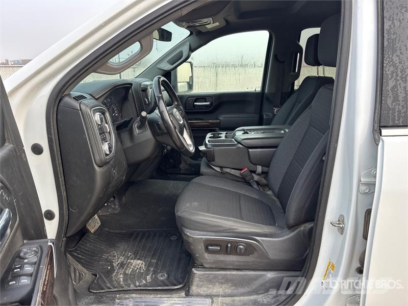 GMC 2500 SLE 4x4 Crew Cab Pickup Muu