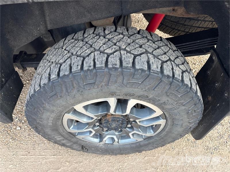 GMC 2500 SLE 4x4 Crew Cab Pickup Muu