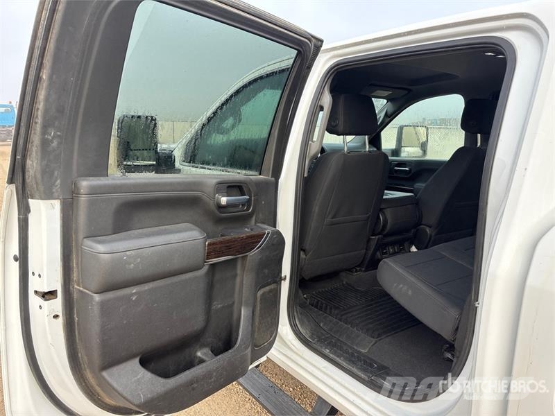 GMC 2500 SLE 4x4 Crew Cab Pickup Muu