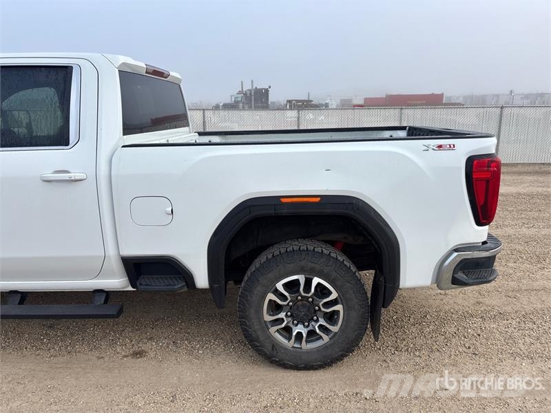 GMC 2500 SLE 4x4 Crew Cab Pickup Muu