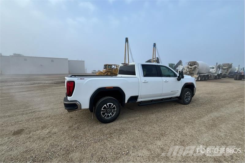 GMC 2500 SLE 4x4 Crew Cab Pickup Muu