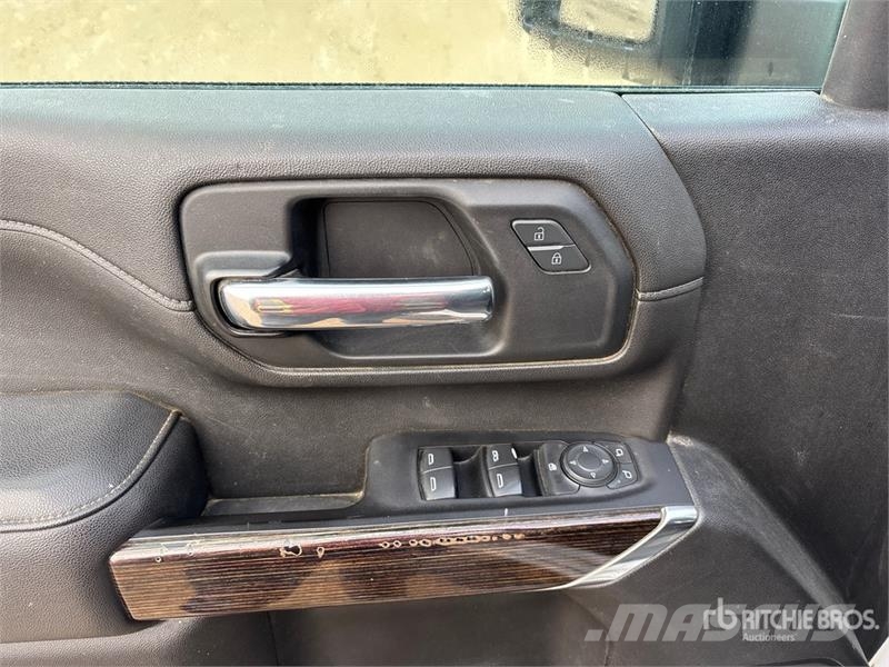 GMC 2500 SLE 4x4 Crew Cab Pickup Muu