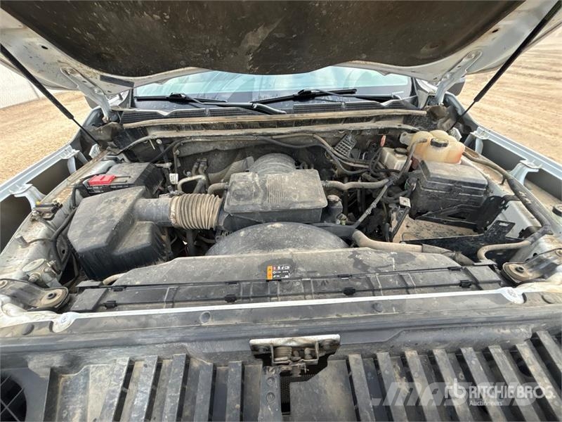 GMC 2500 SLE 4x4 Crew Cab Pickup Muu