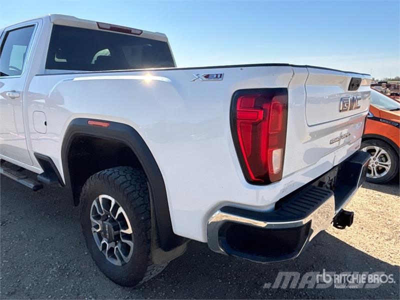 GMC 3500 4x4 Crew Cab Pickup Drugi
