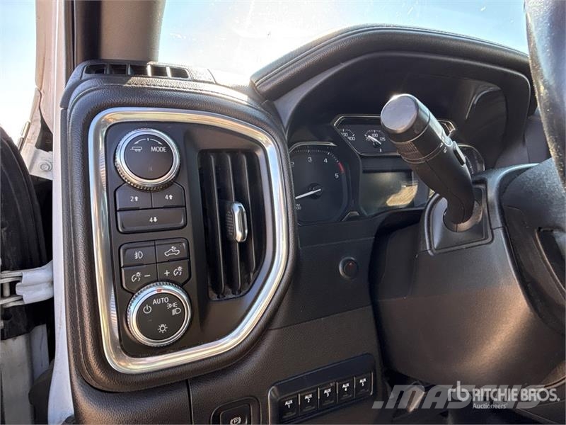 GMC 3500 4x4 Crew Cab Pickup Drugi