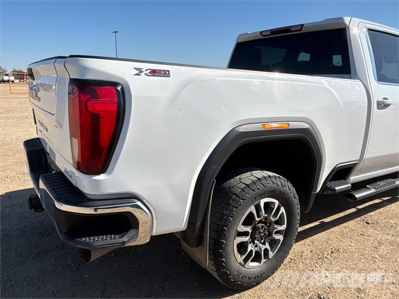 GMC 3500 4x4 Crew Cab Pickup Drugi