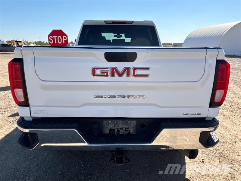 GMC 3500 4x4 Crew Cab Pickup Drugi