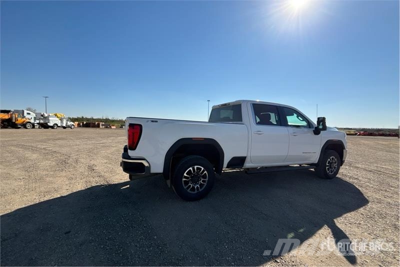 GMC 3500 4x4 Crew Cab Pickup Drugi
