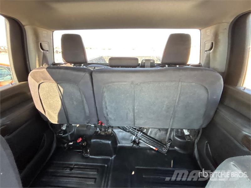 GMC 3500 4x4 Crew Cab Pickup Drugi