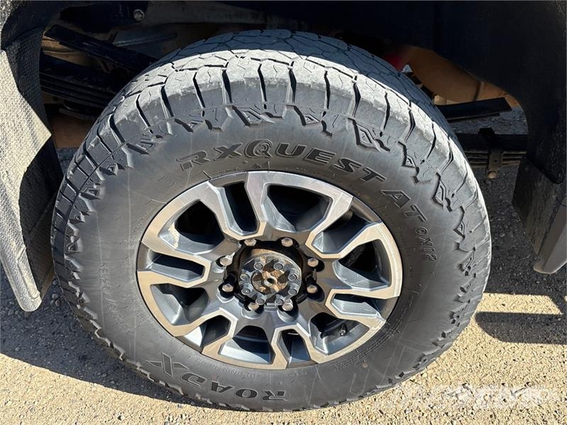 GMC 3500 4x4 Crew Cab Pickup Drugi