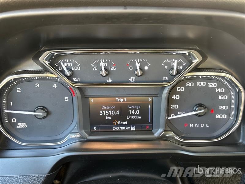 GMC 3500 4x4 Crew Cab Pickup Drugi