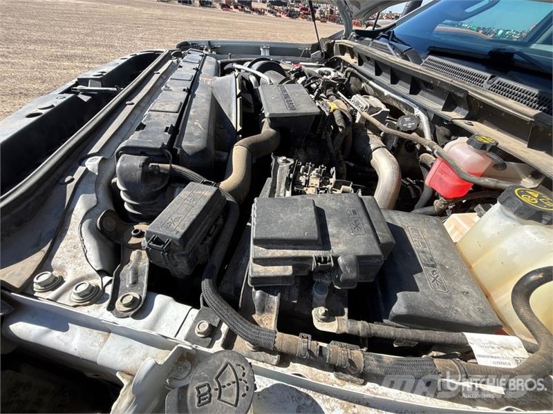 GMC 3500 4x4 Crew Cab Pickup Drugi