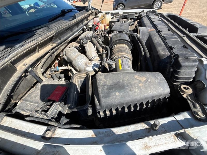 GMC 3500 4x4 Crew Cab Pickup Drugi