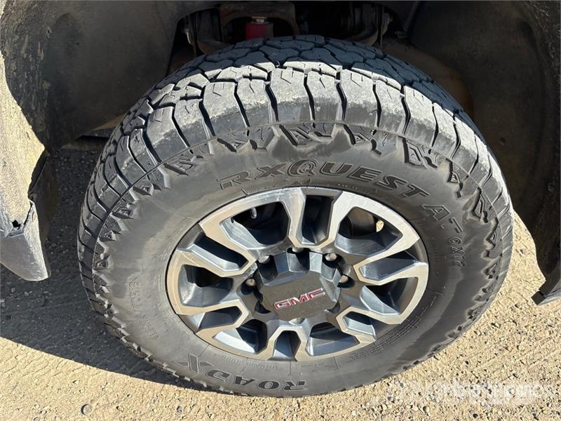 GMC 3500 4x4 Crew Cab Pickup Drugi