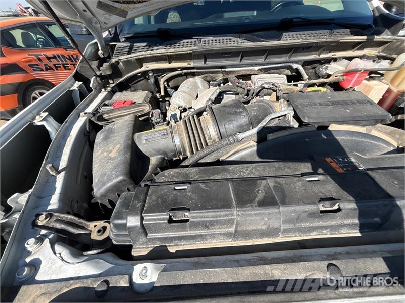 GMC 3500 4x4 Crew Cab Pickup Drugi
