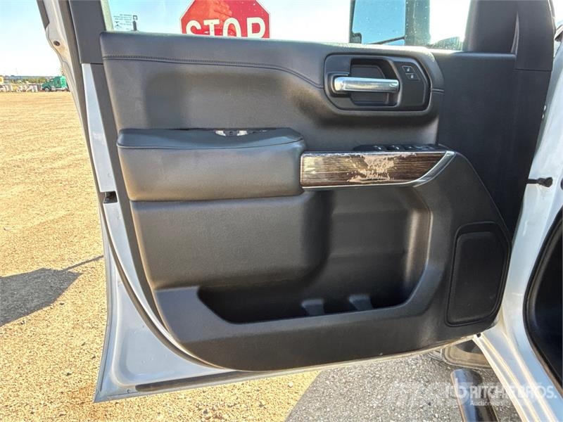 GMC 3500 4x4 Crew Cab Pickup Drugi