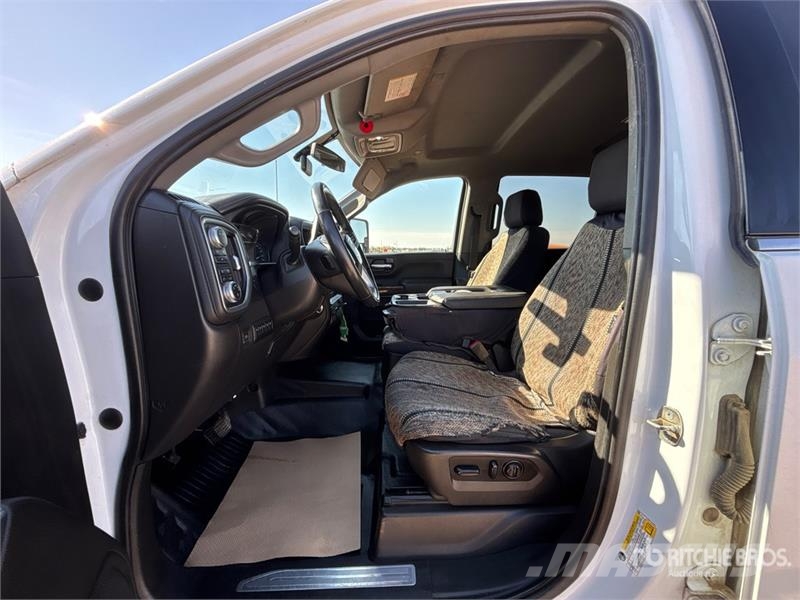 GMC 3500 4x4 Crew Cab Pickup Drugi