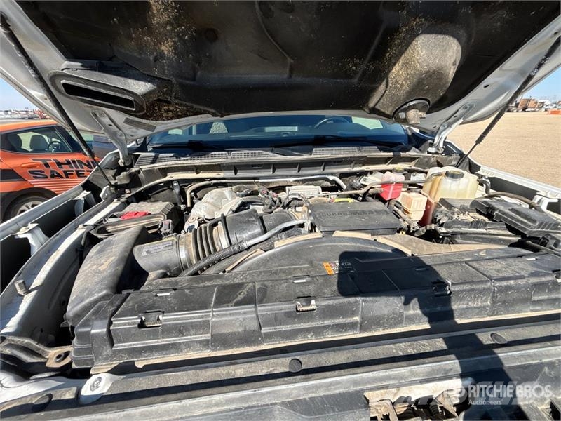 GMC 3500 4x4 Crew Cab Pickup Drugi