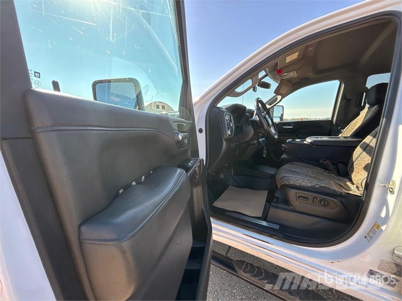 GMC 3500 4x4 Crew Cab Pickup Drugi