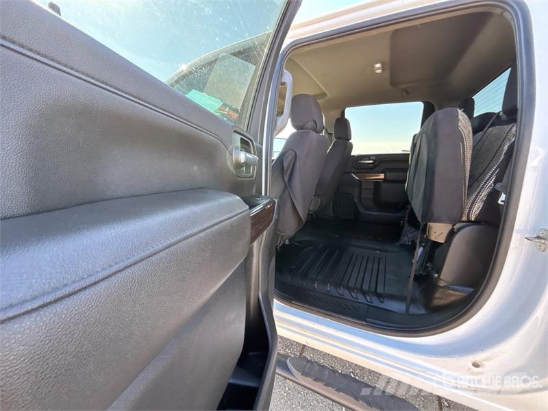 GMC 3500 4x4 Crew Cab Pickup Drugi