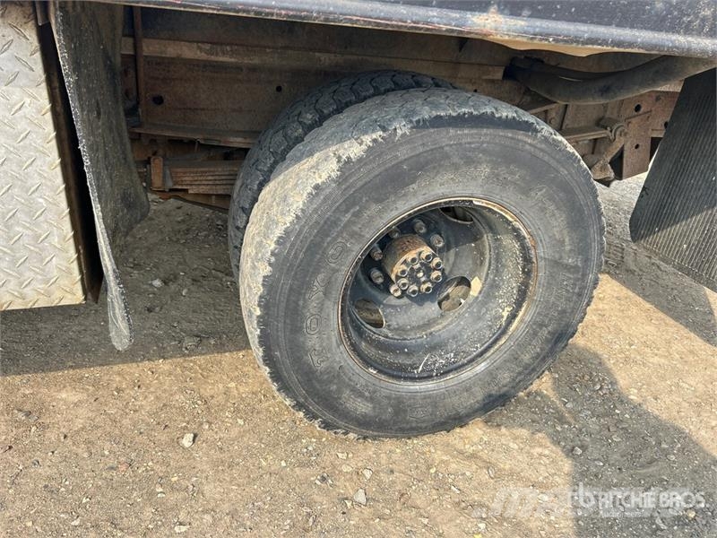 GMC 3500 Cheyenne 4x2 Flatbed Truck Platte bakwagens