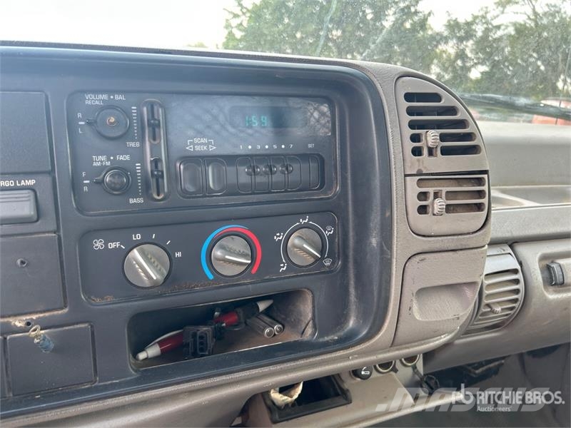 GMC 3500 Cheyenne 4x2 Flatbed Truck Platte bakwagens