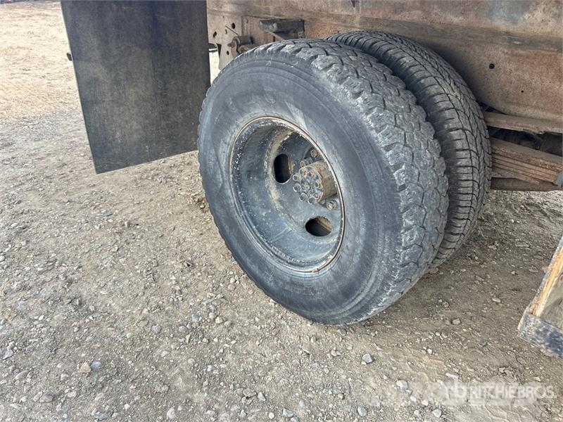 GMC 3500 Cheyenne 4x2 Flatbed Truck Platte bakwagens