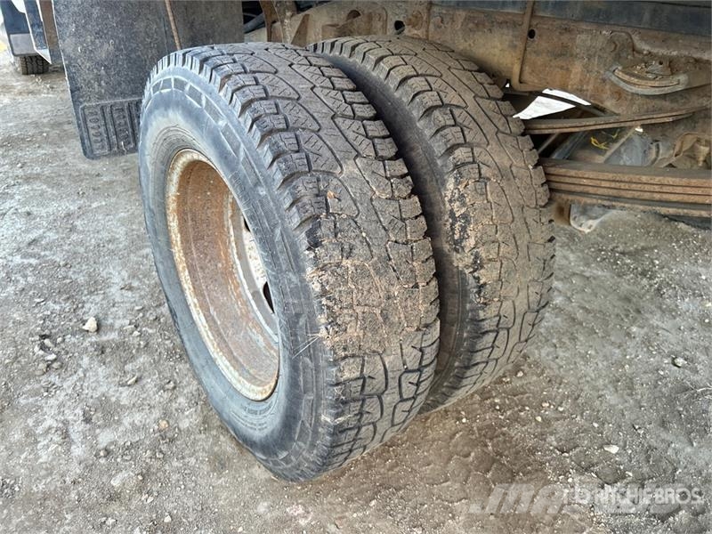 GMC 3500HD Pritschenwagen/Pritschenwagen mit Seitenklappe
