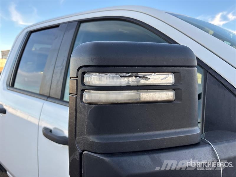 GMC 3500HD 4x4 Extended Cab Pickup Muu