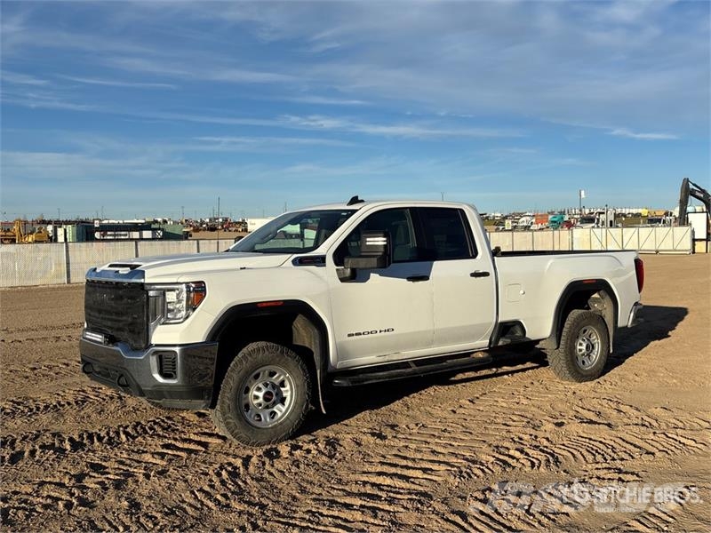 GMC 3500HD 4x4 Extended Cab Pickup Muu