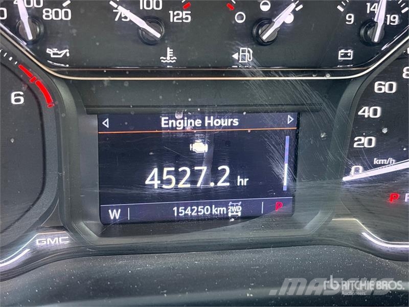 GMC 3500HD 4x4 Extended Cab Pickup Muu