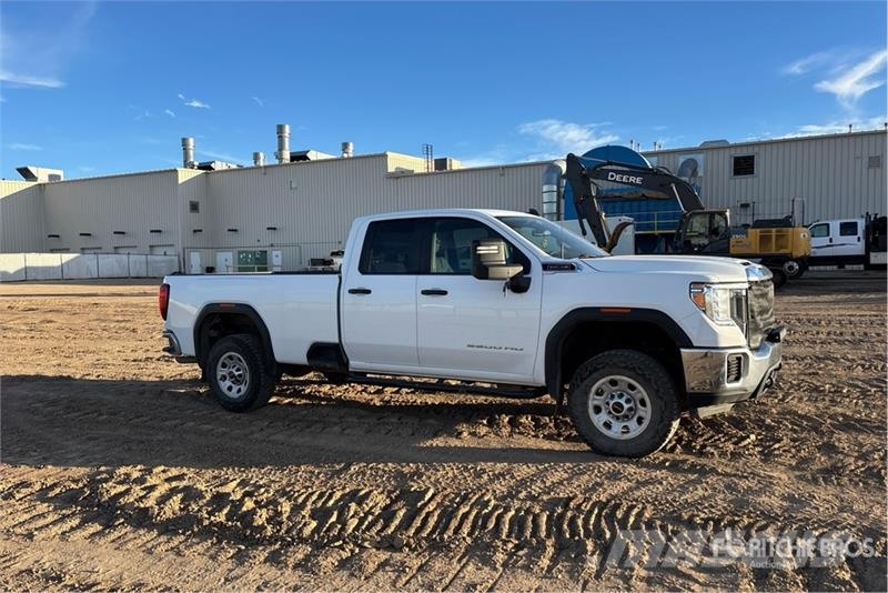 GMC 3500HD 4x4 Extended Cab Pickup Muu