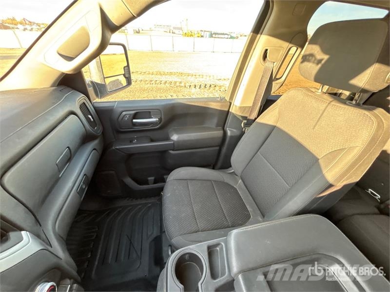 GMC 3500HD 4x4 Extended Cab Pickup Muu