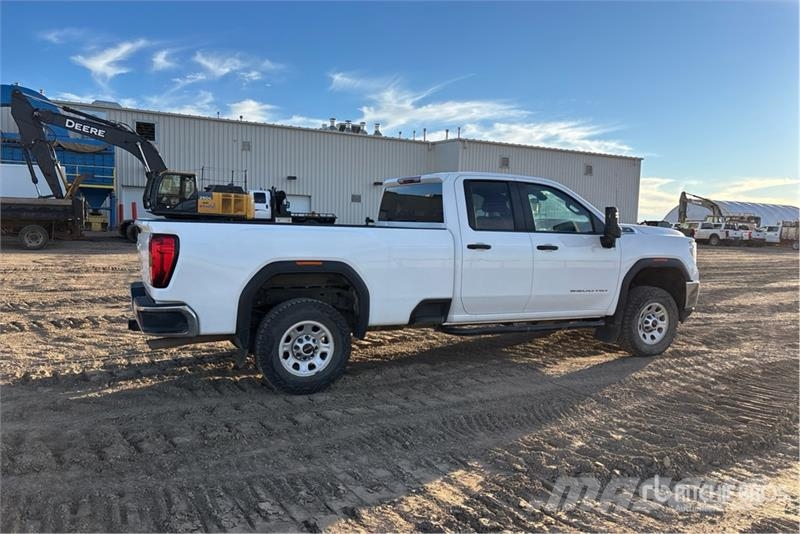 GMC 3500HD 4x4 Extended Cab Pickup Muu